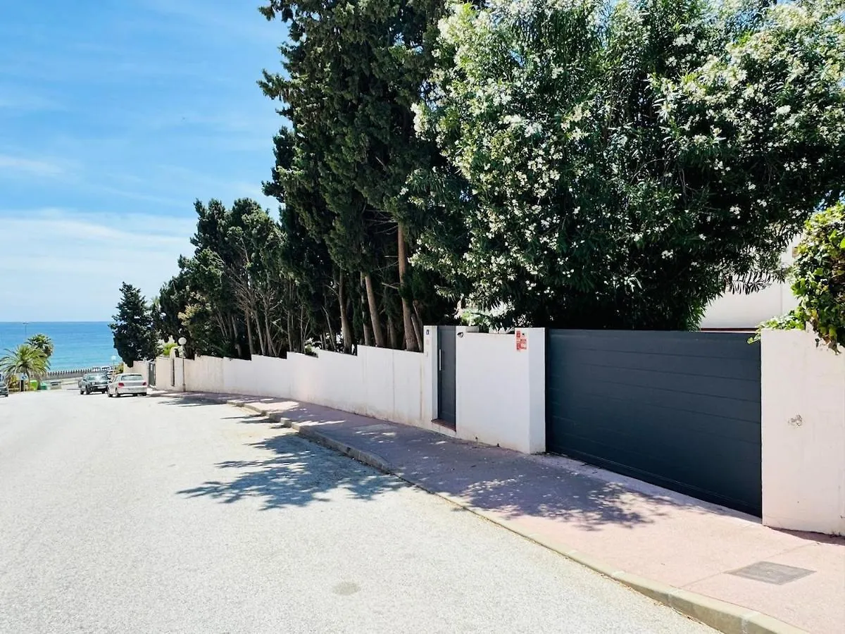 Luxury Modern Beachfront Villa ميخاس كوستا 0*,  إسبانيا