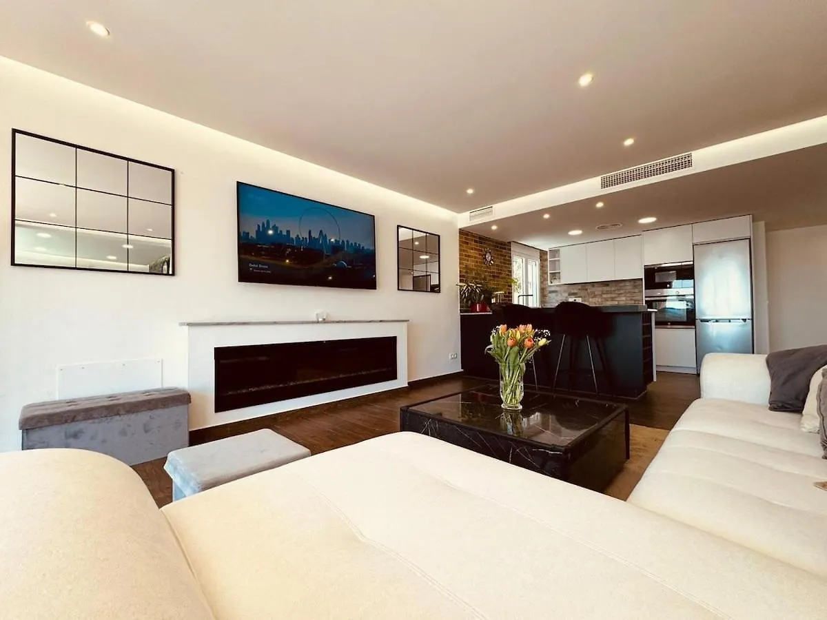 Luxury Modern Beachfront Villa ميخاس كوستا