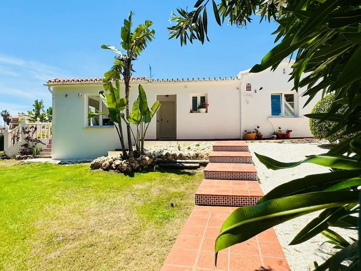 Luxury Modern Beachfront Villa ميخاس كوستا