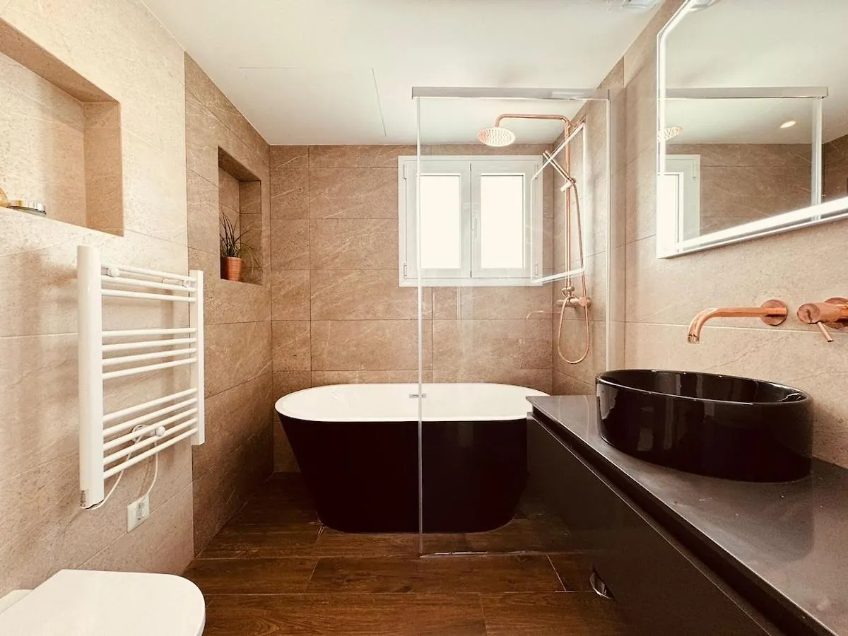Luxury Modern Beachfront Villa ميخاس كوستا