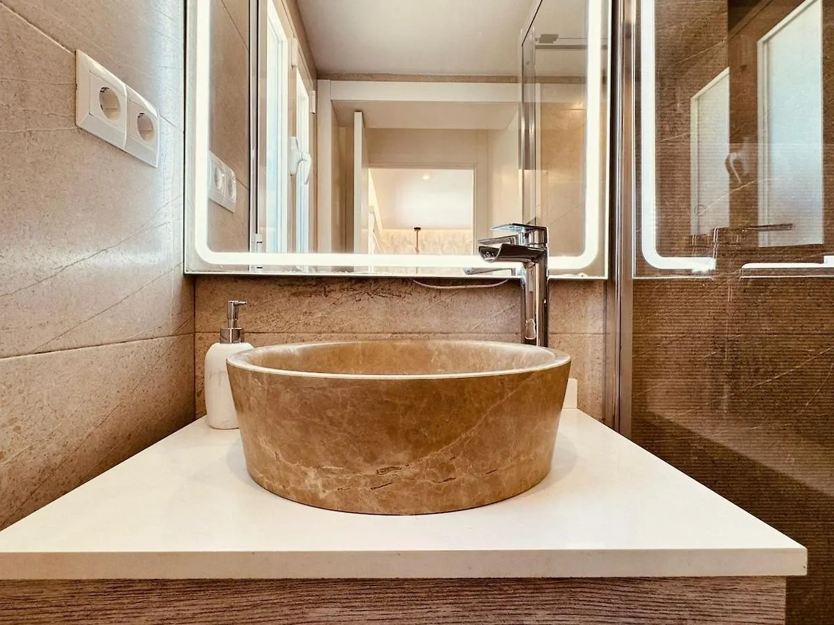 Luxury Modern Beachfront Villa ميخاس كوستا