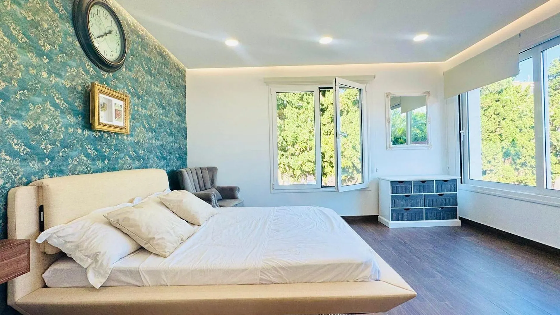 Luxury Modern Beachfront Villa ميخاس كوستا